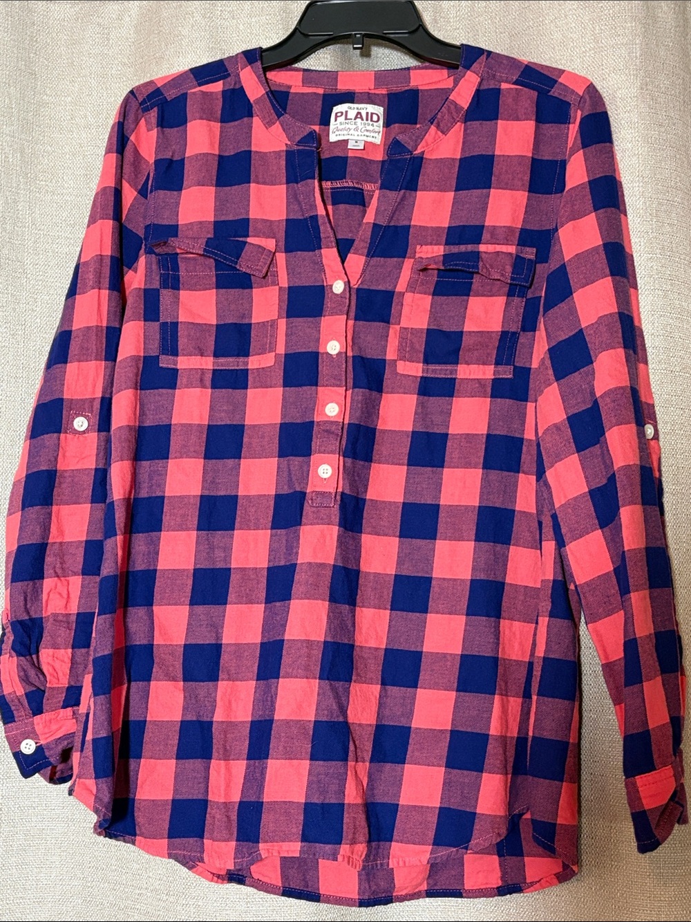 Old Navy Plaid 100% cotton blue red plaid flannel with Henley neckline Medium